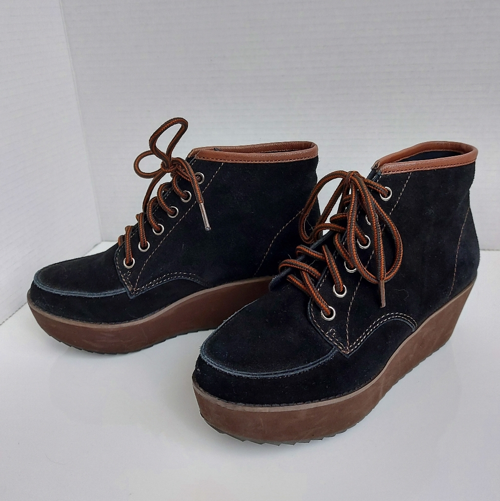 Shelly's plateform booties